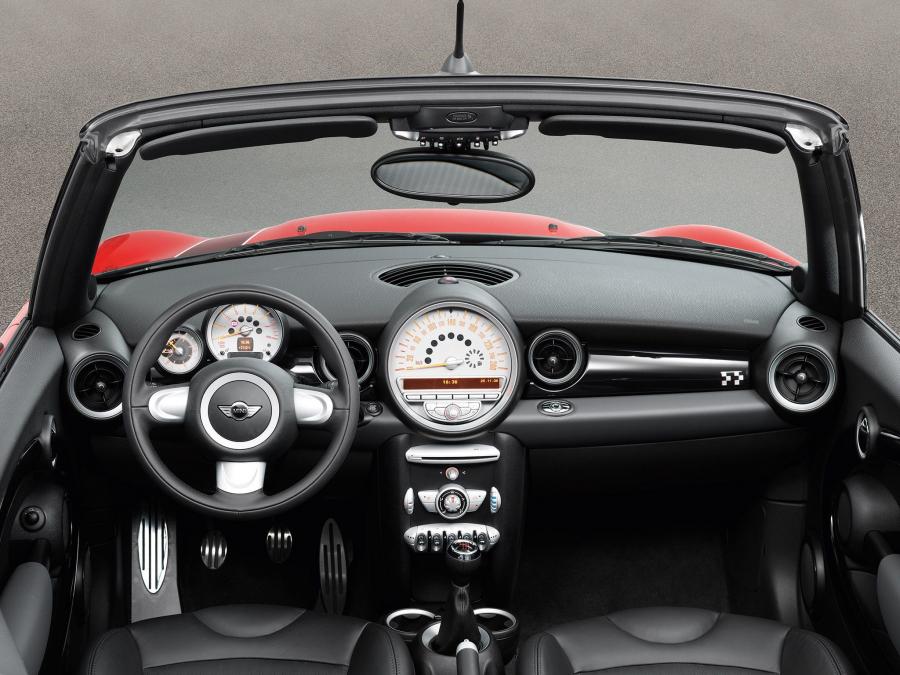  Mini Cooper JCW Cabrio 2009 года  (фото 11 из 40)